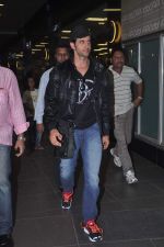 Hrithik Roshan snapped at airport in Mumbai on 20th April 2012 (9).JPG
